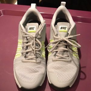 Nike Air Max Effort Trainer - gray/green - size 8.5 - EUC